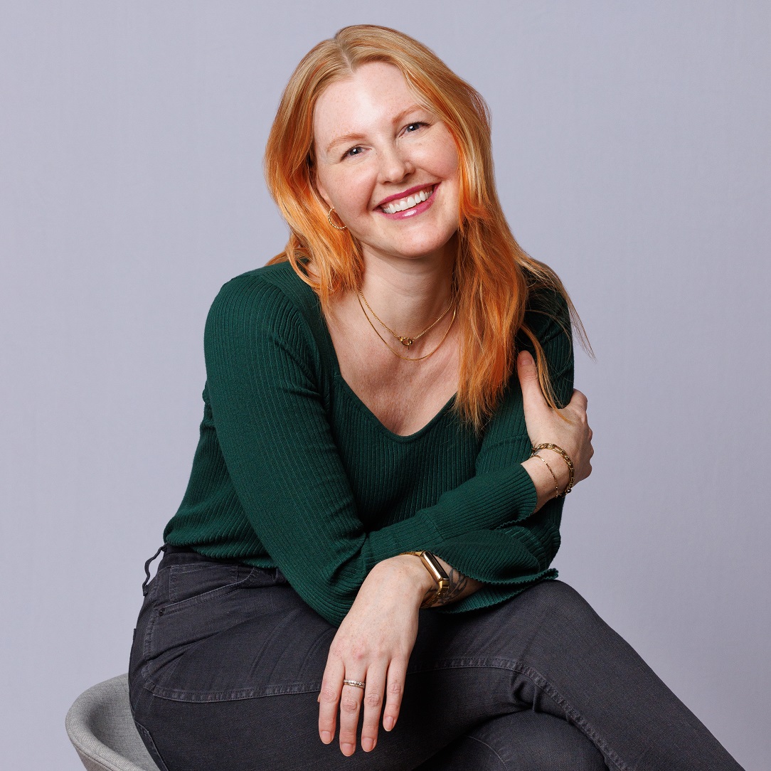 Anna Larson Headshot (1)